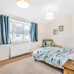 Modern 2-Bedroom Home In Bromley