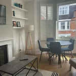Riverside Apartment In The Heart Of Greenwich