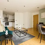 Riverside Apartment In The Heart Of Greenwich