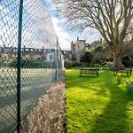 The Plush Putney Apartment - 2 Bed - 2 Bath - Ground Floor Apt