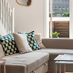 Spacious 1 Bed Maisonette In Camden By Amber Stays, Perfect For Long Term Stays, Sleeps 4!