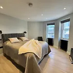 5 Min Walk To Oxford Street
