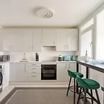 Private And Gated Family Residence - Sleeps 6