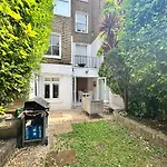 2 Min Walk To Portobello Road