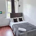 Shadwell Chic Stay- Twin Private Room For 4 People , 3 Minutes To Station, Near Central London