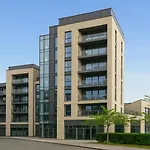 2 Bed Riverside Flat In Wandsworth