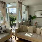 Cosy 3 Bed Flat Near London\'S Highlights