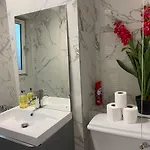 Cosy 3 Bed Flat Near London\'S Highlights