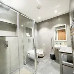 Sleek Studio Flat Near Highbury & Islington Station
