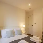 Modern 2 Bedroom @ Nine Elms Station A