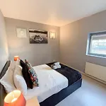 Stunning 1-Bedroom Flat In Canary Wharf Free Parking Near London Museum