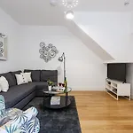 The North End Road Residence