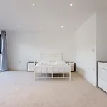 Spacious Flat With A Great View Of The Shard