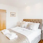 Great Mayfair Apartment,Sleeps 6
