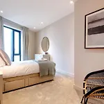 Deluxe Victoria Home Close To Buckingham Palace By Underthedoormat