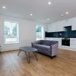 Oyo Home 136 Kings Ave New Builds