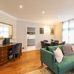 Beautiful Apartment In The Heart Of Mayfair