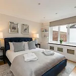 Joivy Stunning 6-Bed House Near Harrods In Knightsbridge