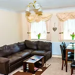 1 Bedroom Apartment Near Excel