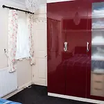 1 Bedroom Apartment Near Excel