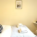 Heathrow Ensuite Rooms- Auto Check In