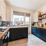 Lovely Modern Apartment - Fast 100Mbps Wifi - Netflix