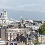 Amanah Properties - Luxury 2 Bed Chelsea Cloisters London Skyline