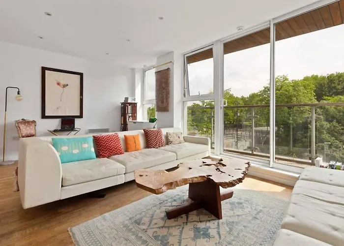 Stunning 1 bed Canal View - Bethnal Green - London
