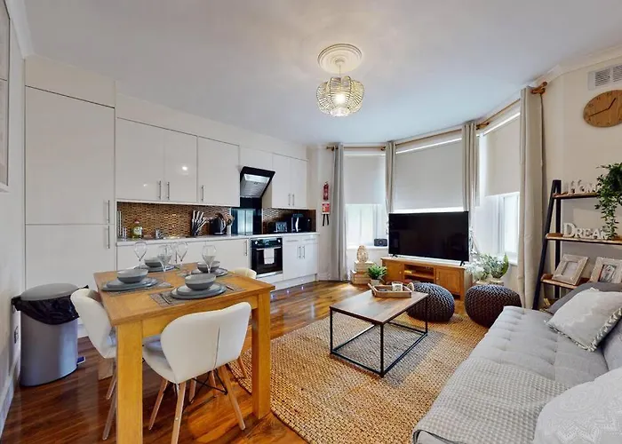 Fantastic 2 Bedroom Flat Near To Notting Hill