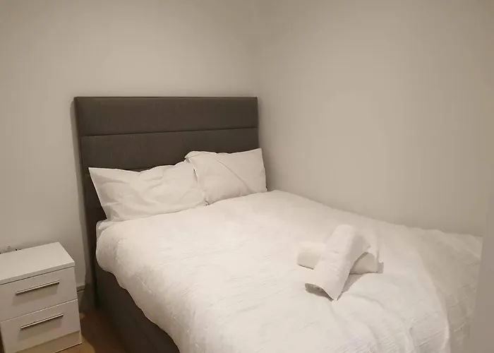 Long Stays 1Bed Studio Serviced Apartment Netflix & Free Wifi Perfect For Solo And Coupled Guests