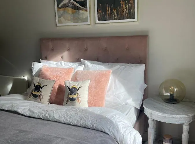 Chelsea Riverside Morden, Chic One Bed