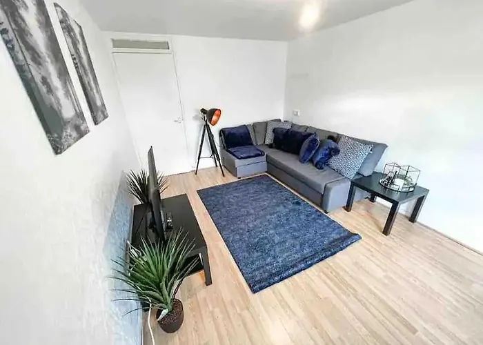 Spacious Two Bedroom Flat