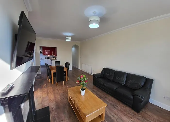 Spacious Central 5 Bedroom House By Tube Station