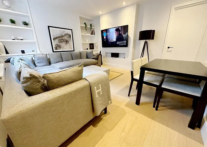 Londwell, Luxe And Leaves, Chelsea Flat With Private Garden