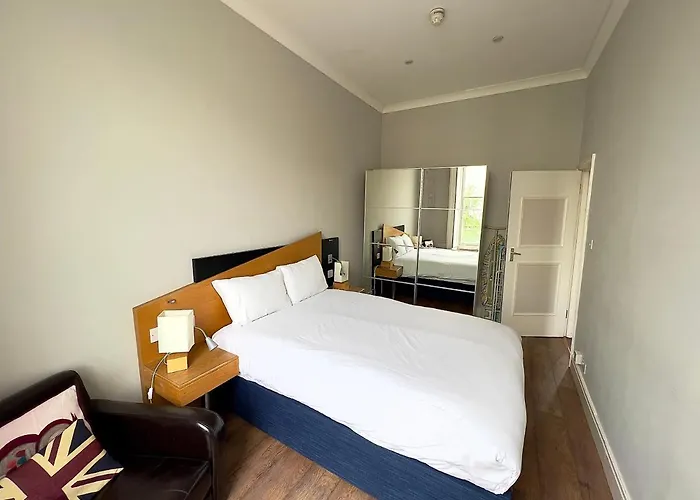 Super Flat In The Heart Of Westminster