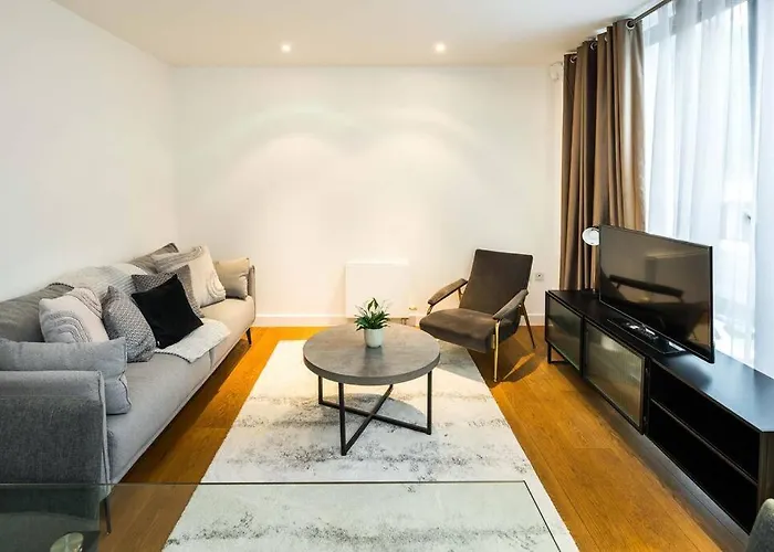 Chic And Spacious Flat Near Bond Street