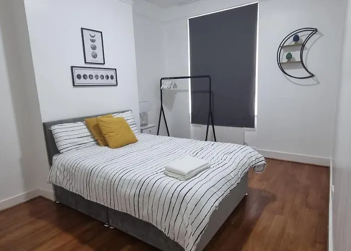 Cricklewood Broadway Guest Home