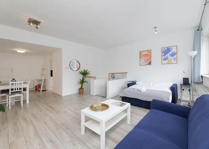 Primrose Apartment - Large 2 Bedroom Apart