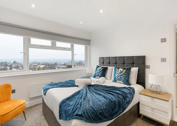 Luxurious 2 Bedroom - Apartment - Sleeps 6