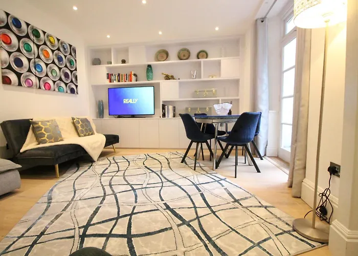 Trendy 2Bedroom And 2 Bathroom Flat, Quiet Nottinghill Street
