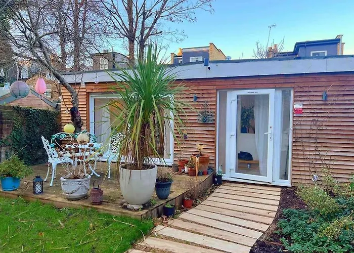 Sunny London Garden Apartment