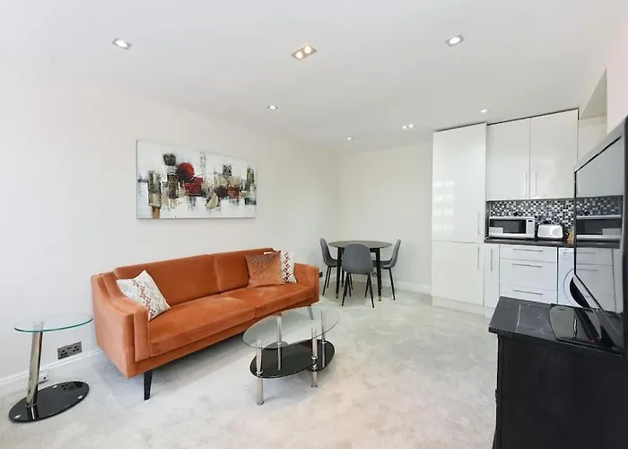Three Bedrooom Flat In Heart Of London