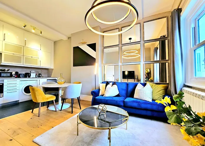 Gorgeous Hyde Park Home With Elevator Access By Tube Metro Stations