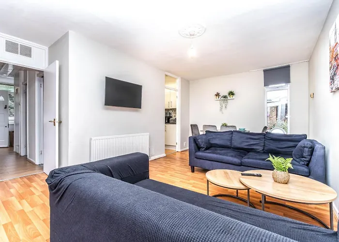 Bright Guest House In Hackney