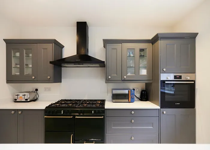 The Redbridge Sanctuary - Spacious 3Bdr House With Garden