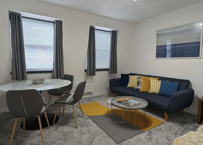 Charming & Quaint Old Compton Apartamento - Quiet Guests Only Allowed, No Parties Allowed, Over 25 Years Old Or Families