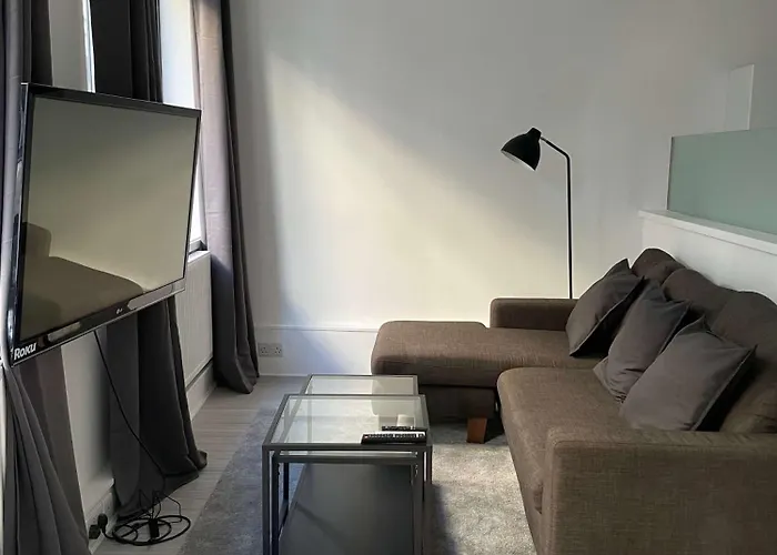 2 Bdrm Contemporary Central London Apartment