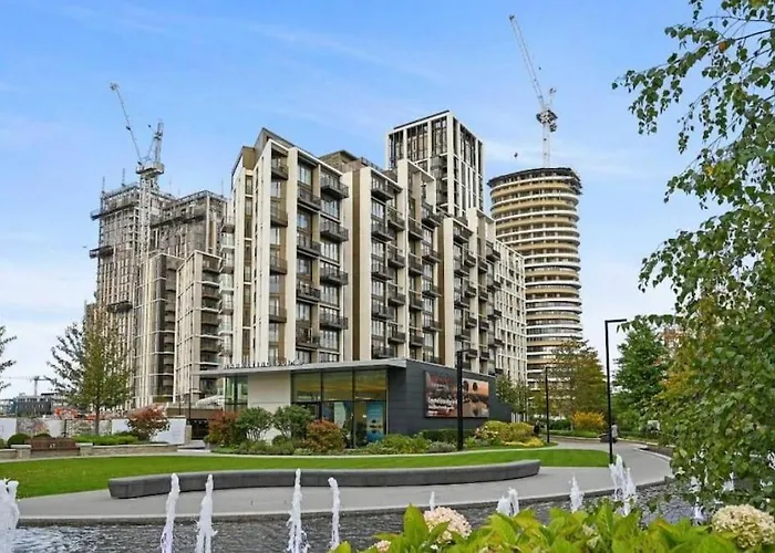 Luxury 2 Bed 2 Bath Modern Flat In White City London