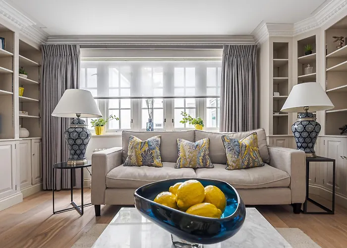 Luxury Belgravia 3Br House With Skylights, Ac And Garage Parking