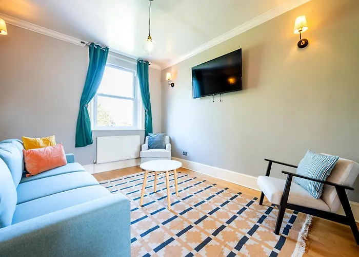 Large 1 Bedroom In Center Of London